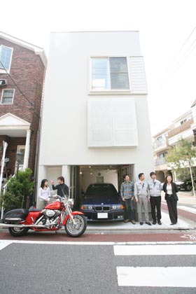 建築・設計 | 建築家と理想の住宅をプロデュース　ザウス：東京都内の狭小ガレージハウス