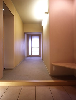 澤木久美子氏の建築事例。各スペースにふさわしい素材の選定で、住まいをより豊かなものに。