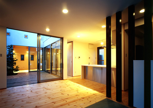 ※コートハウス(中庭のある住まい)の事例。PHOTO・杉野圭