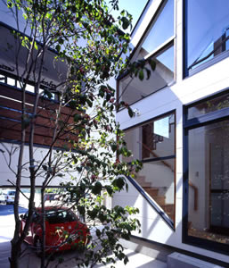 ※コートハウス(中庭のある住まい)の事例。