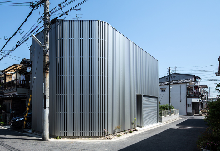 「鳳のガレージハウス」外観を見る