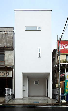 「足立区の狭小住宅・東京(建築面積 約11.7坪)」連続する長屋を切り離した狭小地に建てられた狭小住宅