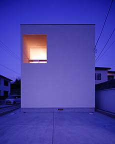 建築・設計｜建築家と理想の住宅をプロデュース：和泉の狭小住宅