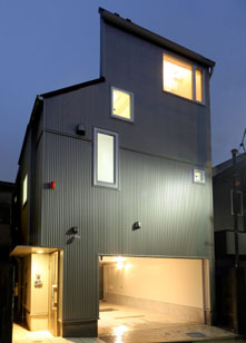 ザウス住宅プロデュース事例に「目黒の狭小ガレージハウス ・東京　（建築面積9.2坪）」をアップしました。