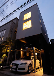 大島の狭小ガレージハウス・東京外観写真。