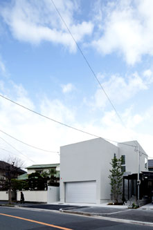 中庭のある家施工例に「竹見台のコートハウス・大阪」をアップしました。