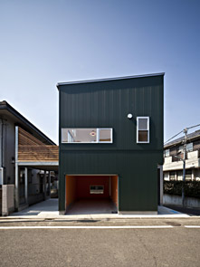 ガレージハウス施工例に「上池台のガレージハウス・東京」をアップしました。