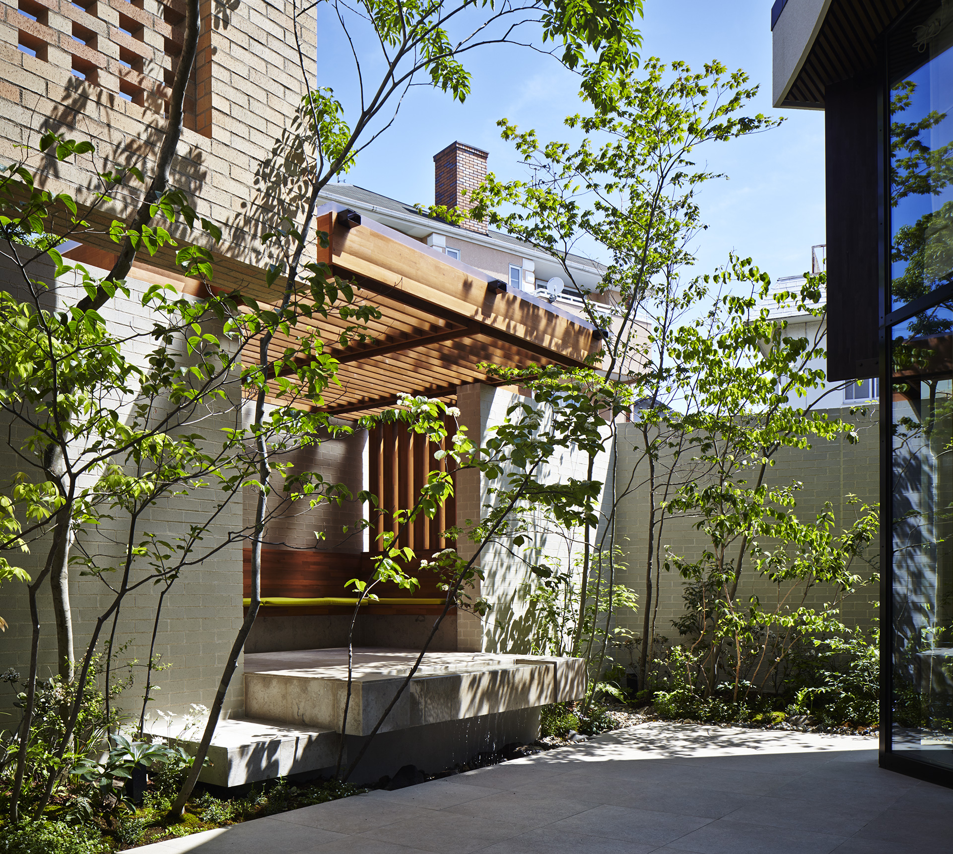 img-tkt009.jpg